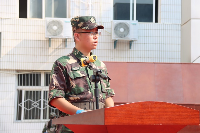 教官代表常明鑫發言.jpg
