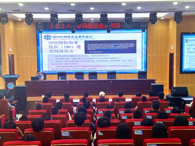 我校邀請分局網(wǎng)安支隊專家來校進(jìn)行講座 (2).jpg