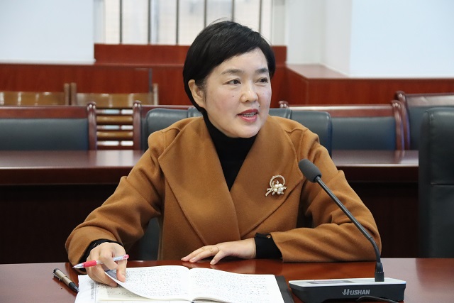 校長魏萍講話.JPG