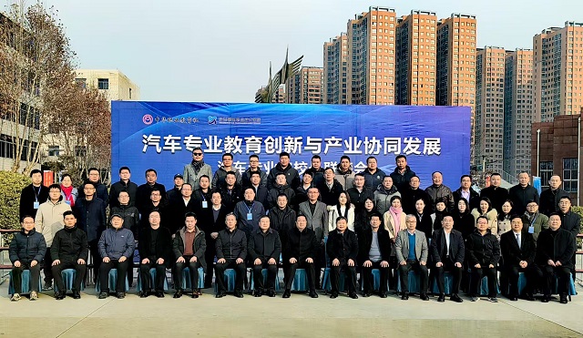 圖為參會人員合影.jpg