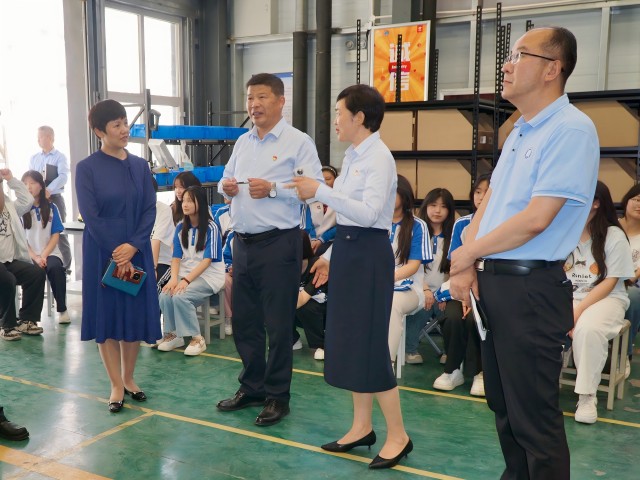 1745547100777928.jpg 咸陽市秦都區職業教育中心一行參觀我校實訓場所 - 副本(1).jpg