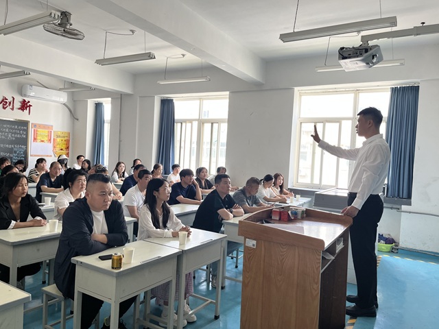 圖為家長會現(xiàn)場 - 副本.jpg
