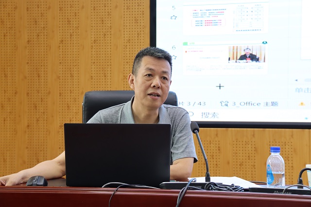 省教育科學(xué)研究院職業(yè)教育研究所研究員郭為作專題報(bào)告.jpg