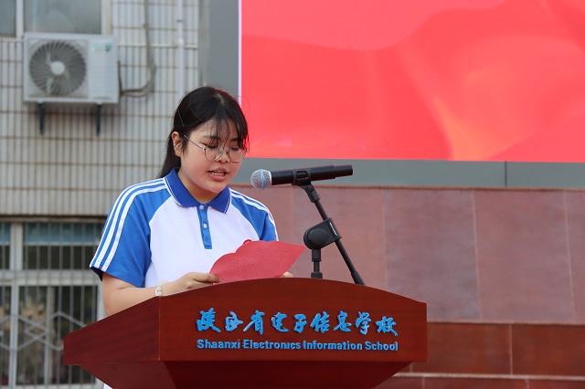 學(xué)生代表電子22551班鄭若曦發(fā)言.jpg