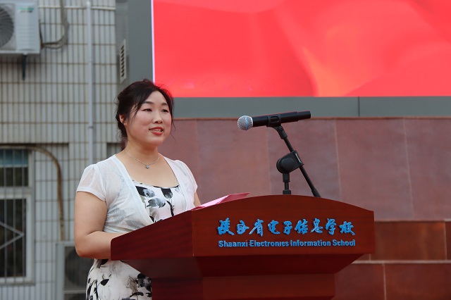 家長(zhǎng)代表發(fā)言.jpg