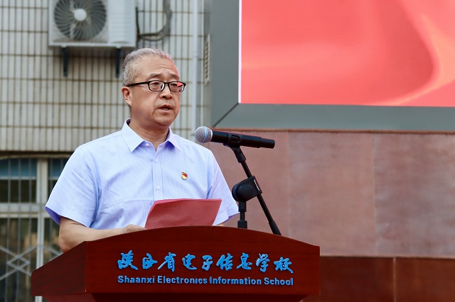 張中華副校長(zhǎng)宣布儀式禮成.jpg