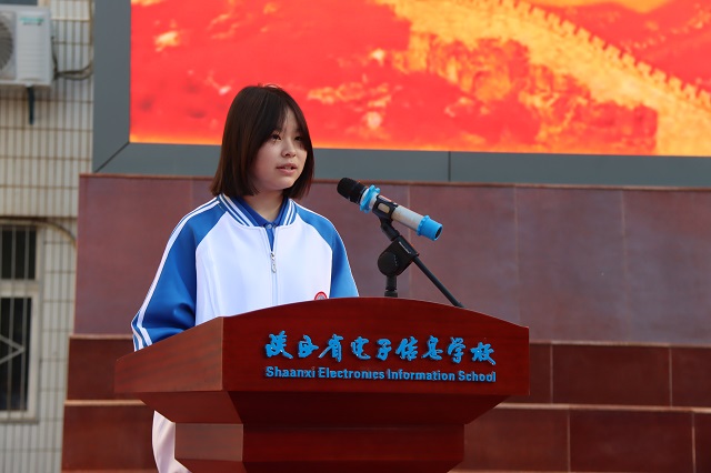 數媒25651班張子怡代表新生發言.jpg