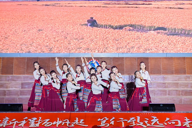 1761892580591695.jpg 我校教師舞蹈《再唱山歌給黨聽》.jpg