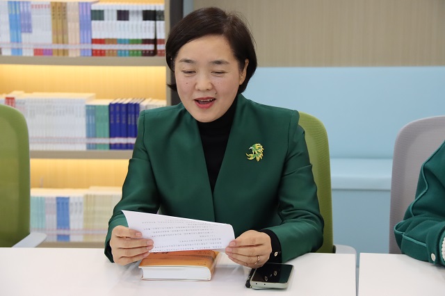 1762416175750252.jpg 校長魏萍分享閱讀感悟與收獲.jpg