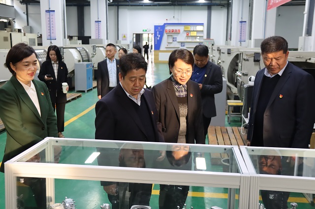 1762417446188879.jpg 自強(qiáng)中等專業(yè)學(xué)校黨委書記羅亞軍一行參觀我校實(shí)訓(xùn)基地 - 副本.jpg