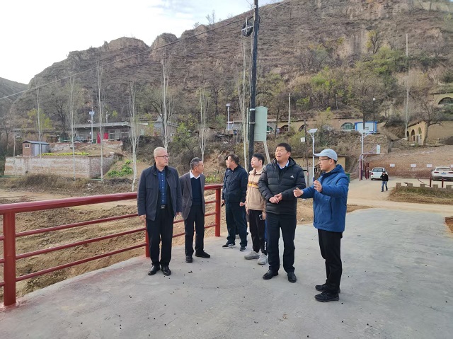 1763101823329625.jpg 顧學福一行參觀畢家鹼村便民橋 - 副本.jpg