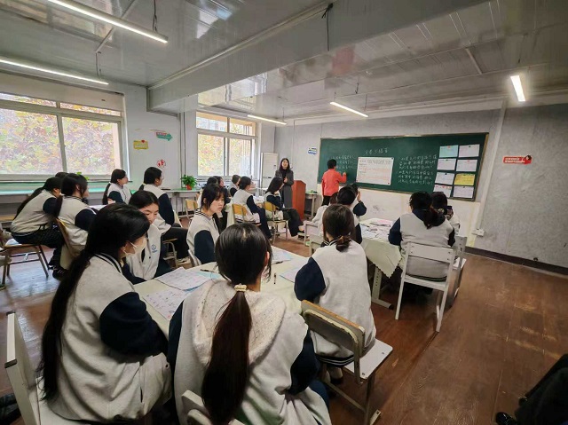 1763450061285496.jpg 我校李曉霞老師與西安航天技工學(xué)校韓慶珍老師聯(lián)袂執(zhí)教 - 副本.jpg