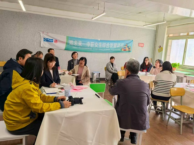 1763450088370247.jpg 與會專家與教師開展深入研討 - 副本.jpg