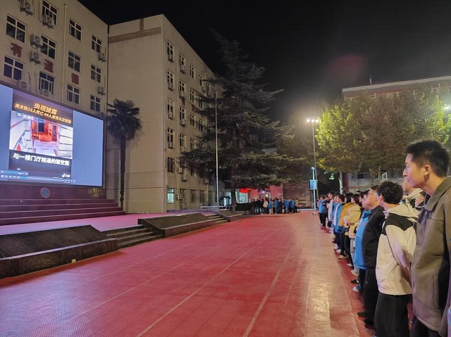 我校組織廣大師生觀看消防安全警示教育視頻 - 副本.jpg